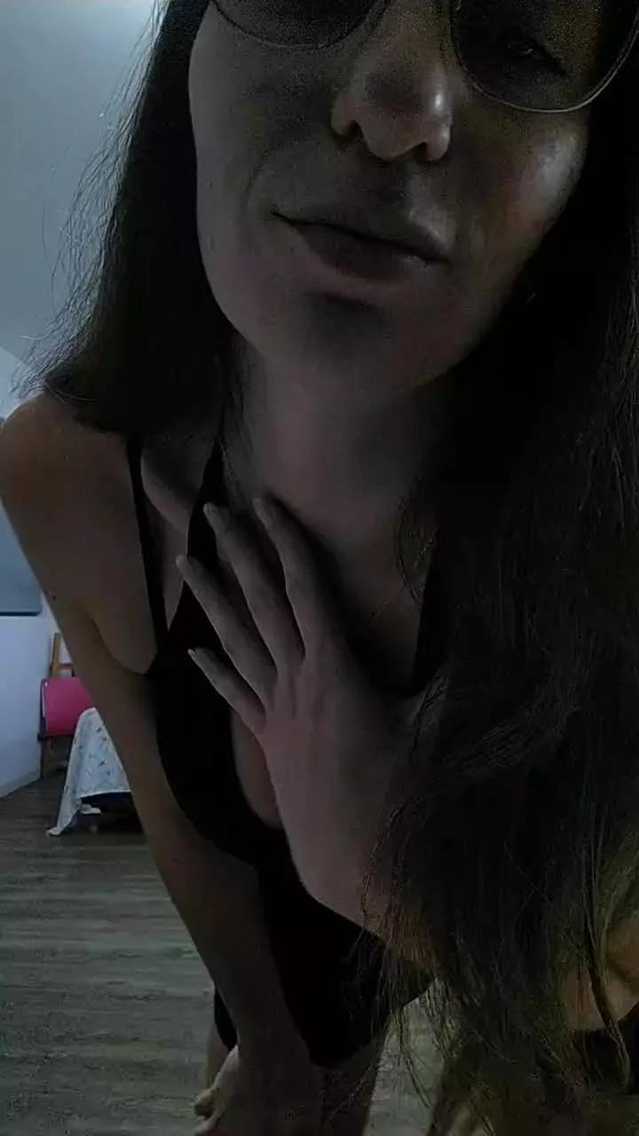 NikiiV on Cam4 