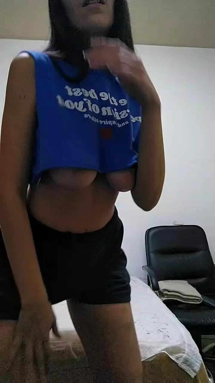 NikiiV on Cam4 