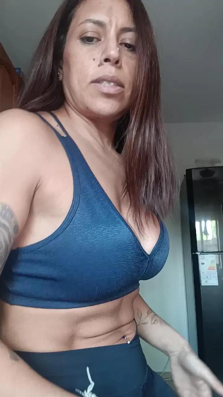 Ninabombaxxx on Cam4 
