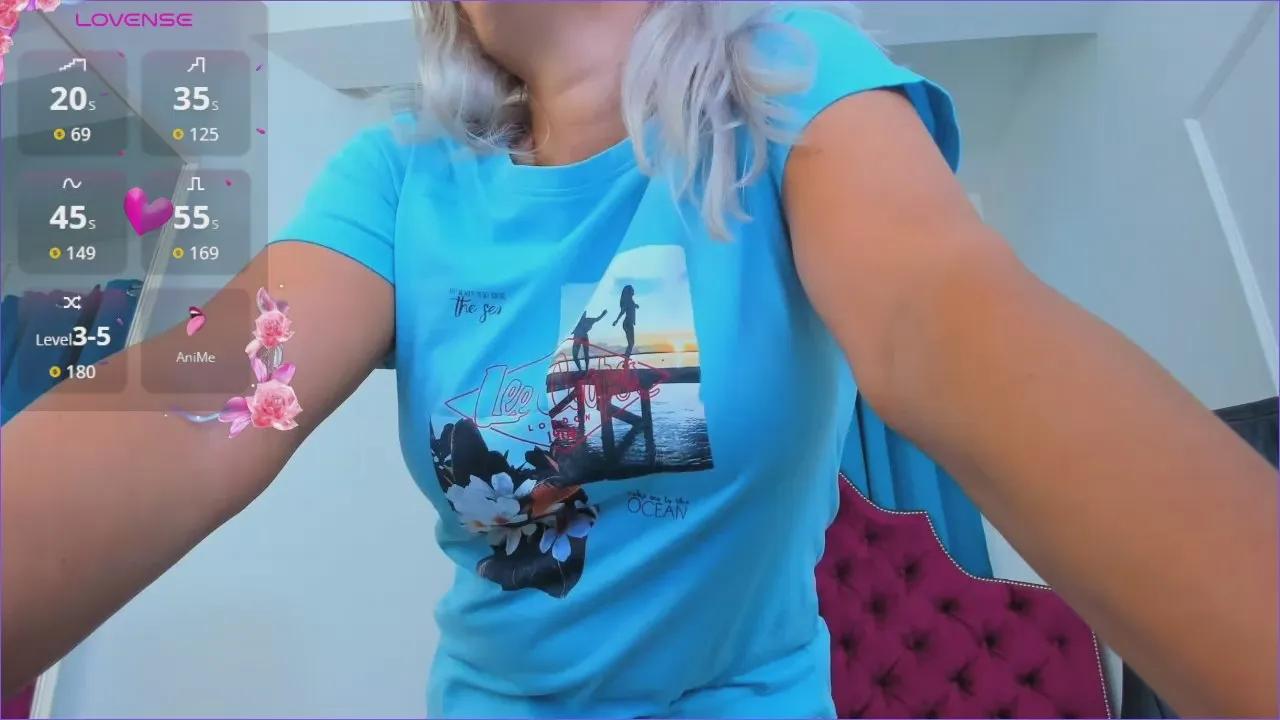 ninnadee on Cam4 