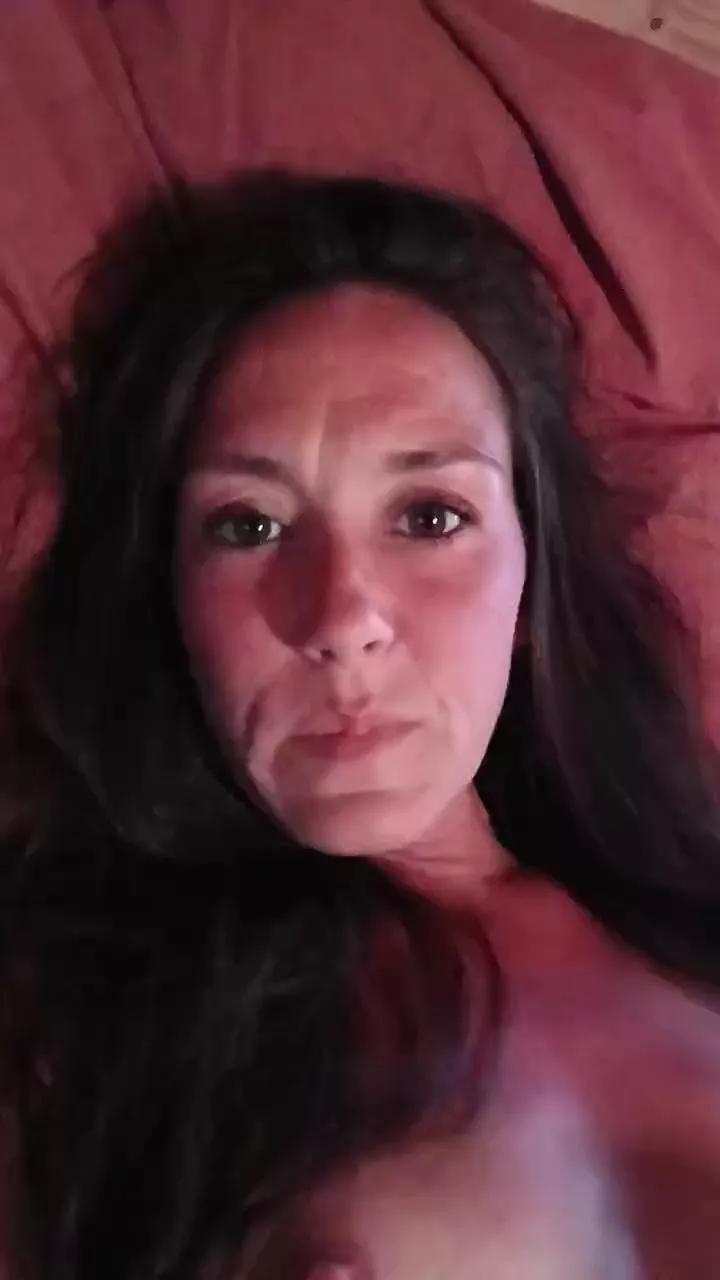 Offline NomadKitty on Cam4