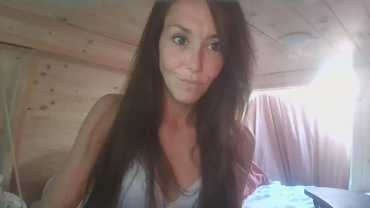 Offline NomadKitty on Cam4