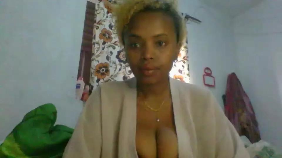 Offline Nrina on Cam4