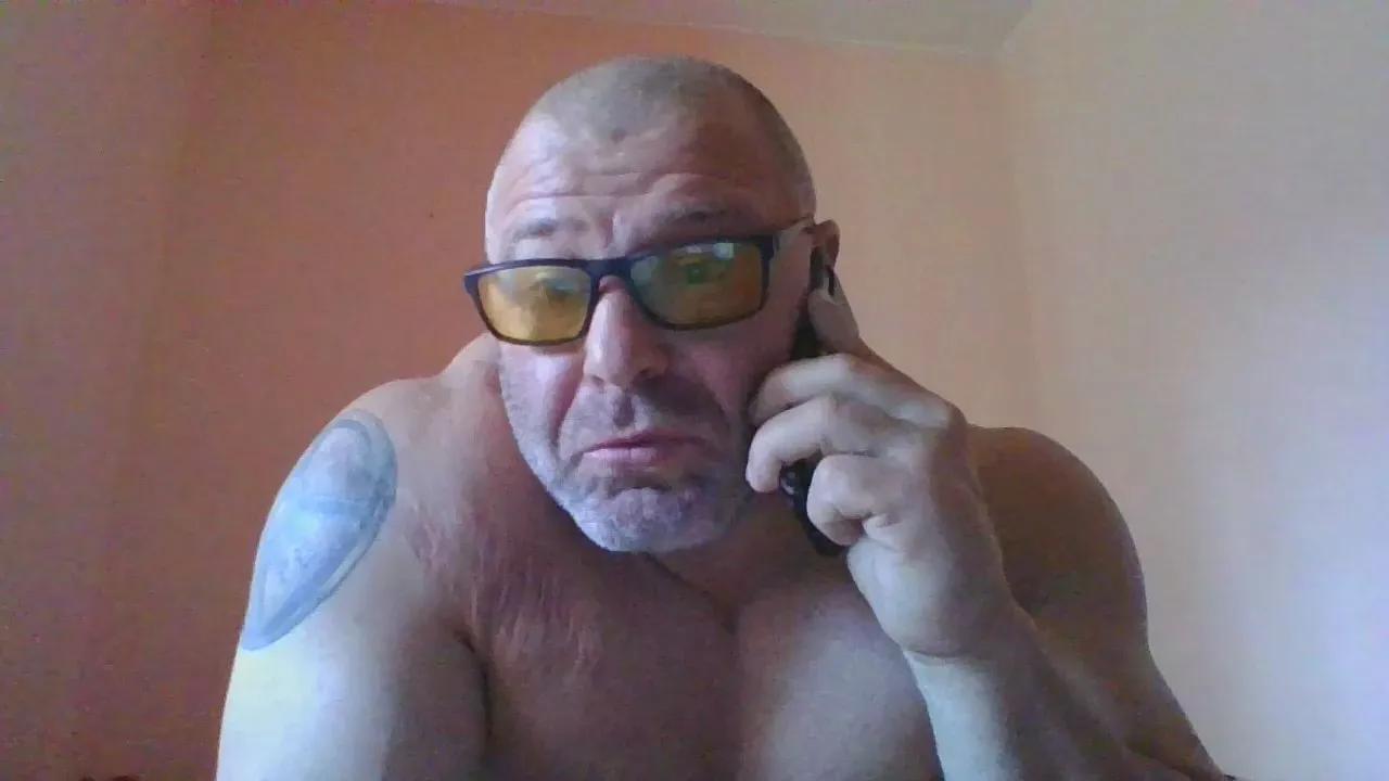 OiganJohn — Freechat on Cam4