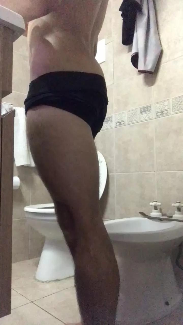 pequeboy_hot on Cam4 