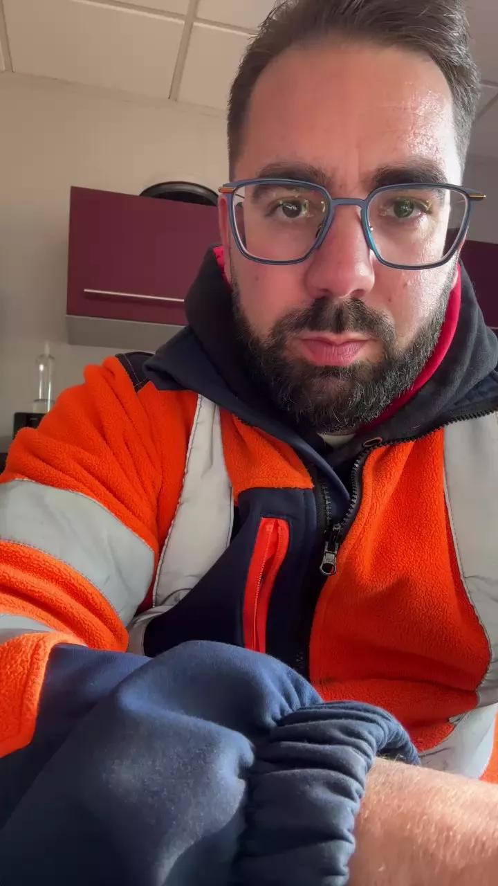 Offline Petitebsexy on Cam4