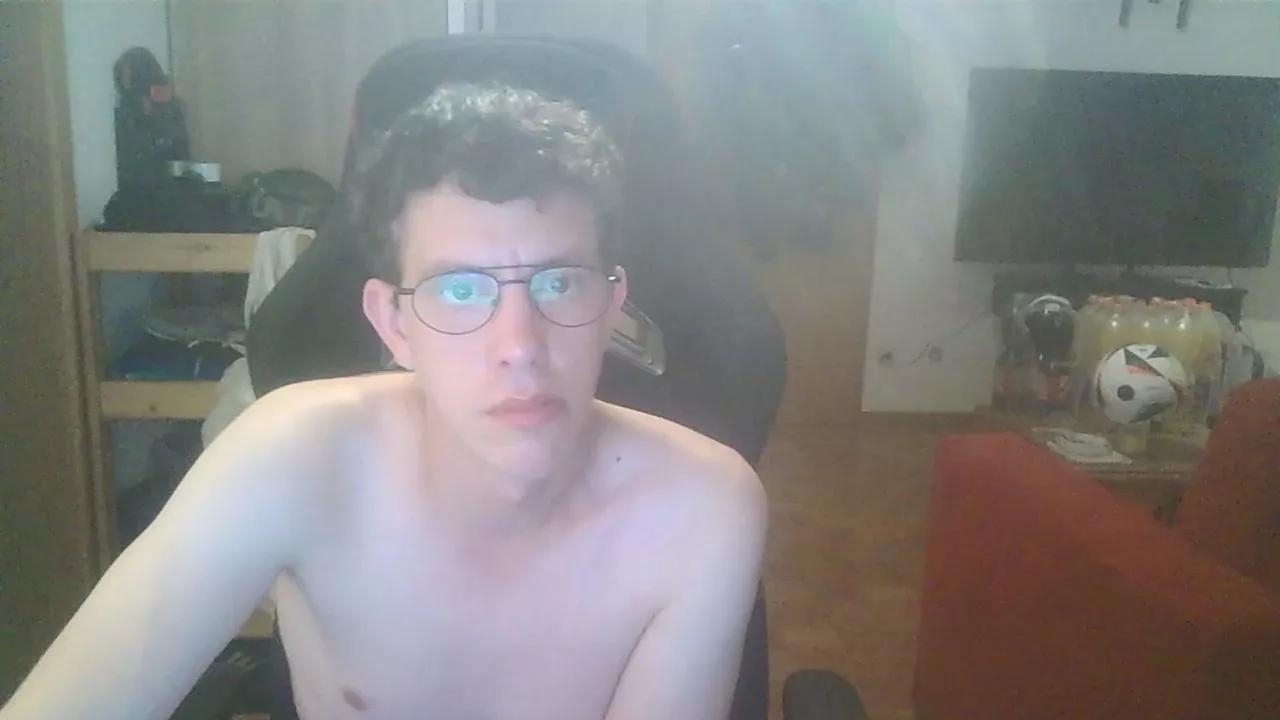 poppen2023 on Cam4 
