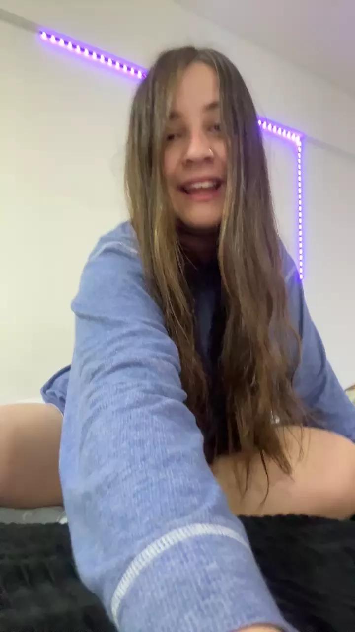 Offline Pradaxxx2 on Cam4