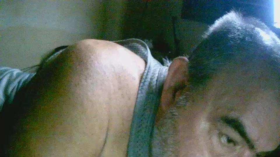 Offline praia_grande on Cam4