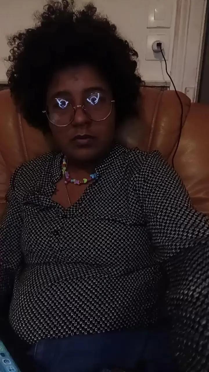 Queen_Alicia on Cam4 