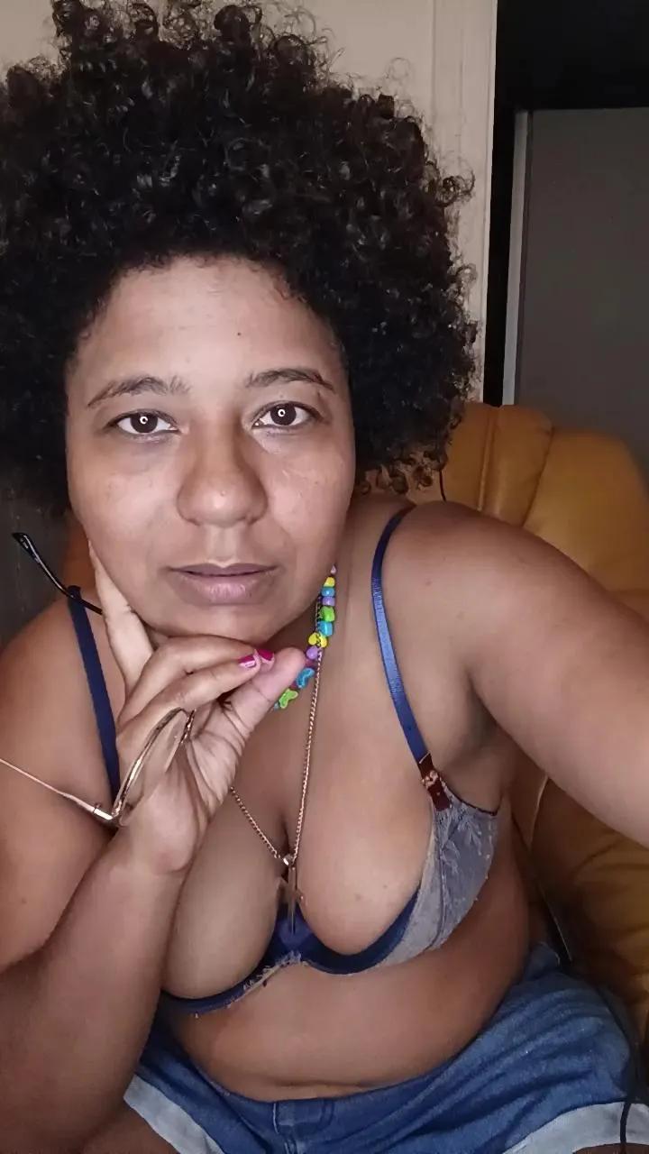 Queen_Alicia on Cam4 