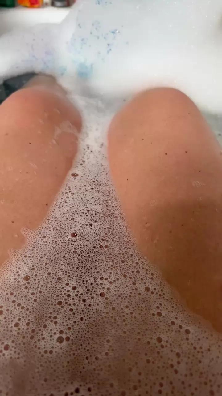 queenbee77 on Cam4 