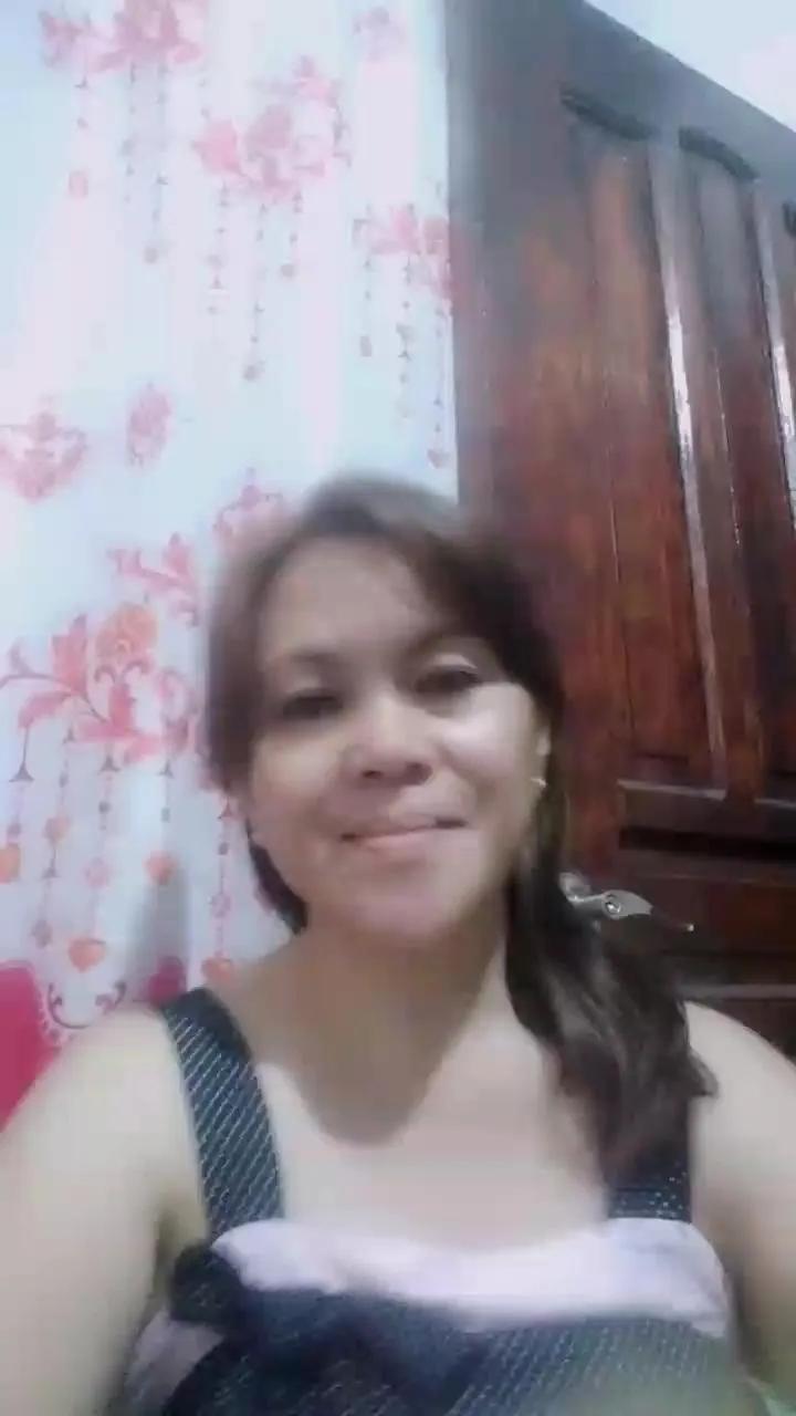 Offline Queenbee82 on Cam4
