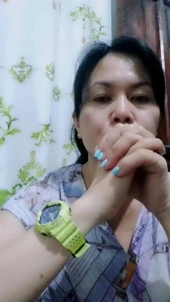 Offline Queenbee82 on Cam4
