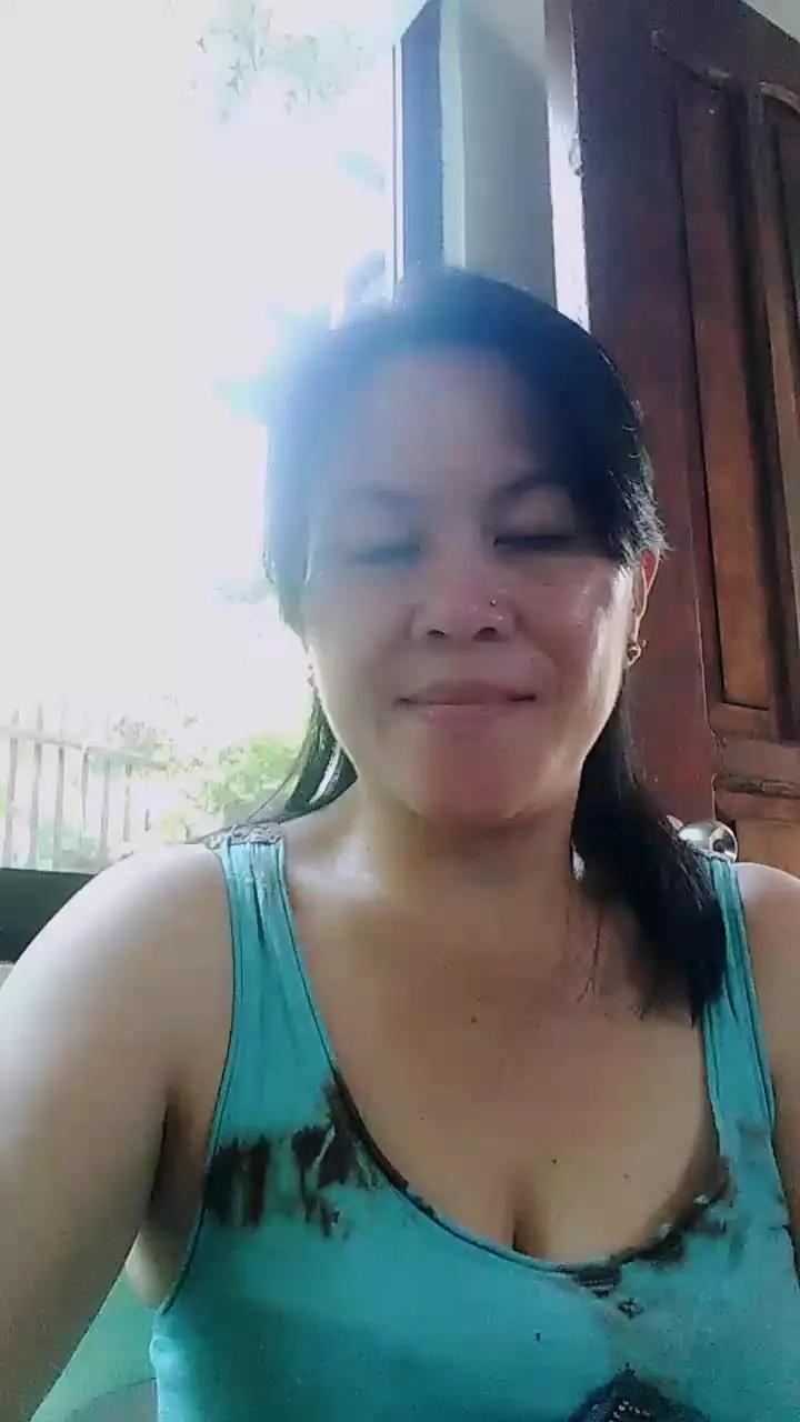 Offline Queenbee82 on Cam4