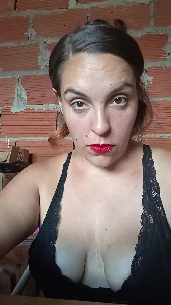 QueenLeise on Cam4 