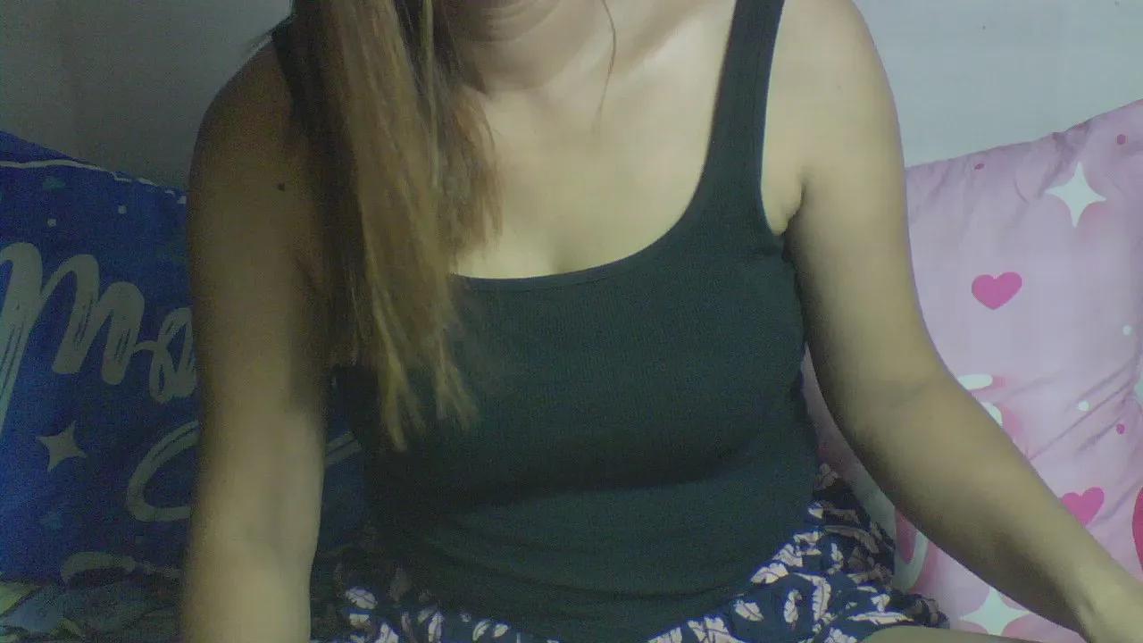 Queenlove4u on Cam4 