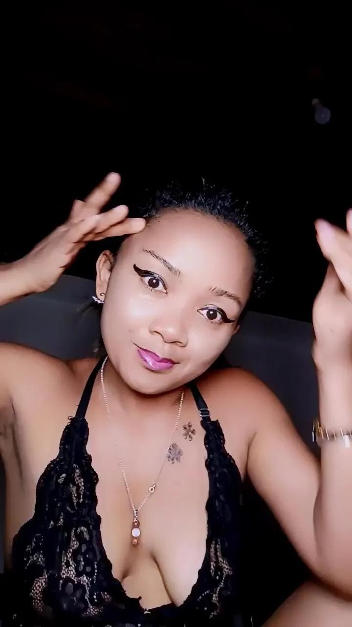 queenny1 — Freechat on Cam4