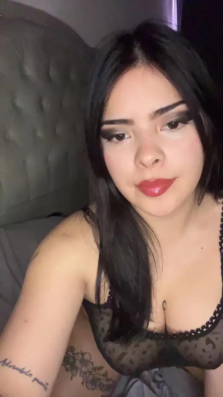 rebeccahills on Cam4 