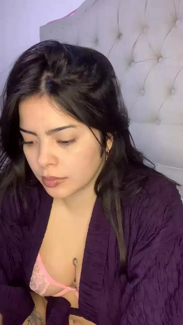 rebeccahills on Cam4 