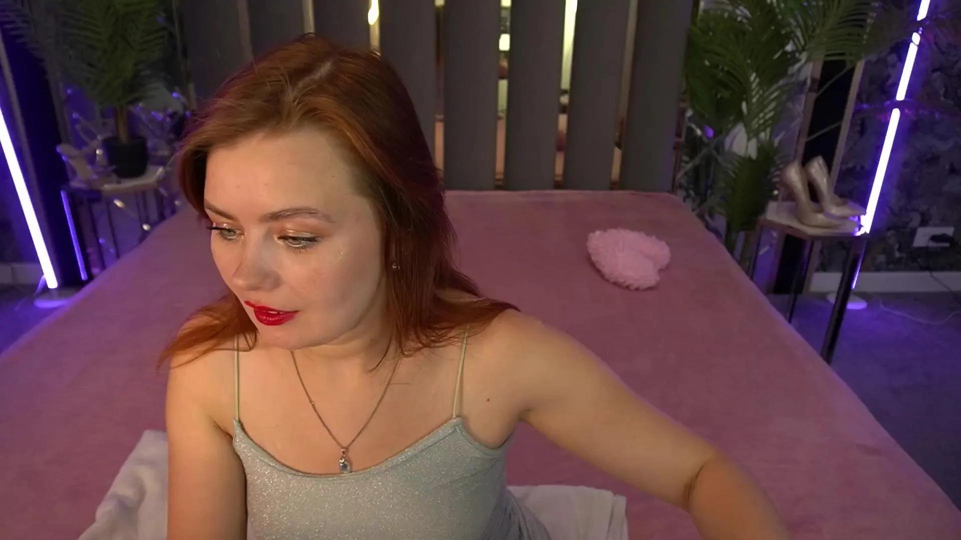 RedDolll on Cam4 