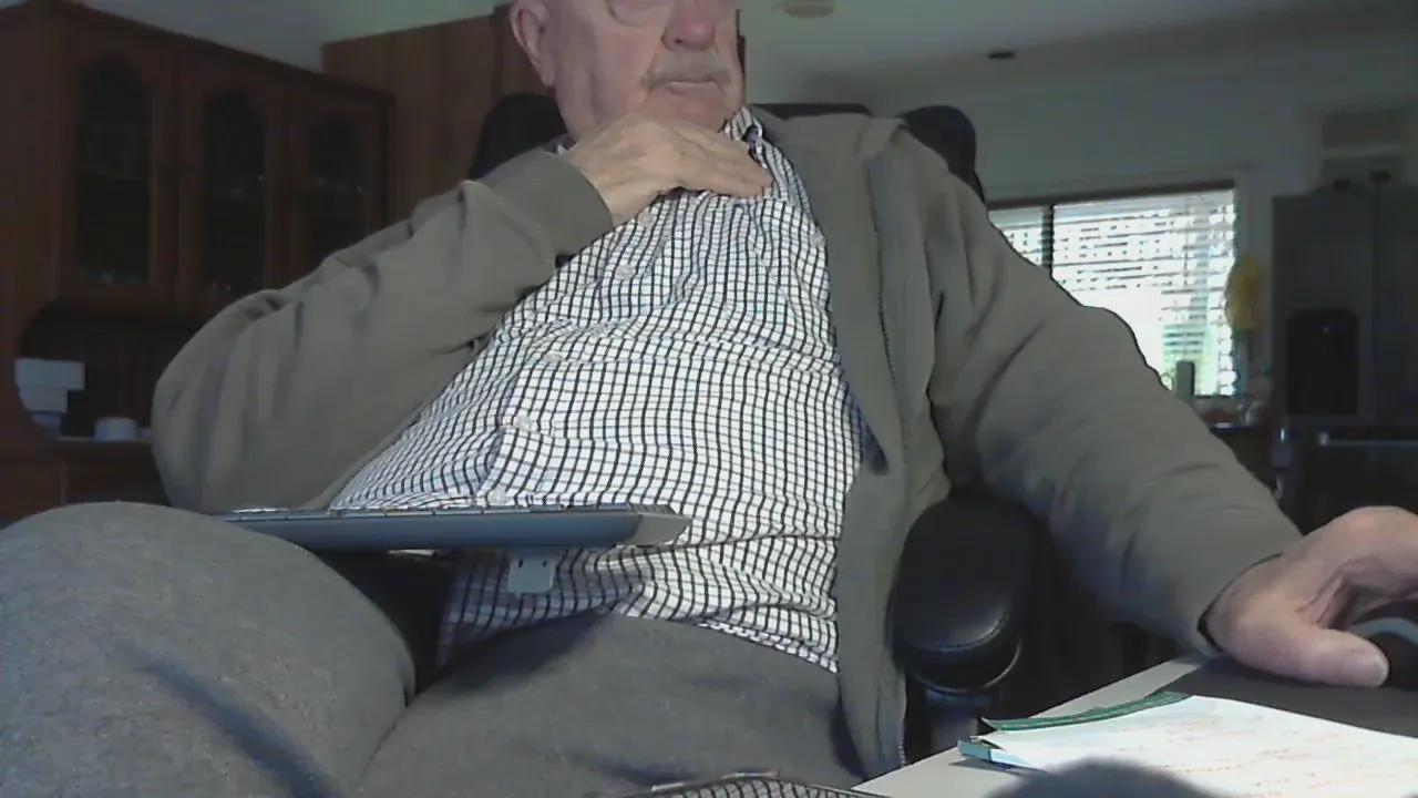 Freechat robert_51xx on Cam4