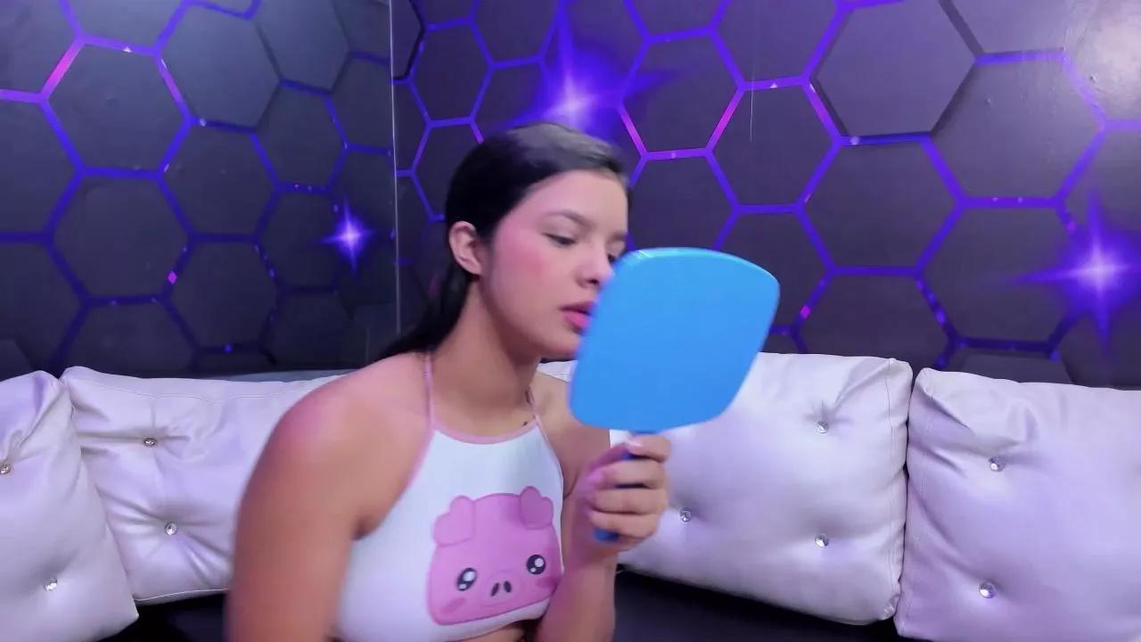 room_kiitty on Cam4 
