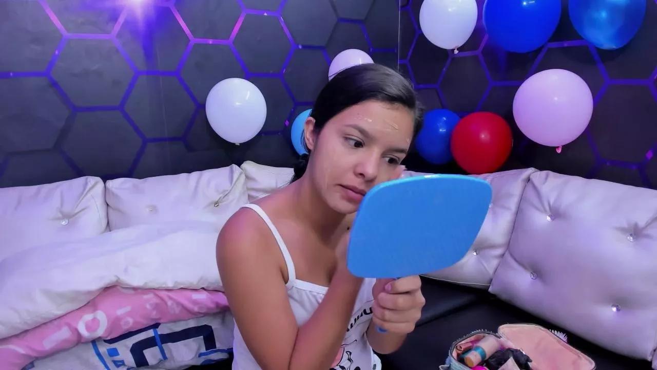 room_kiitty on Cam4 