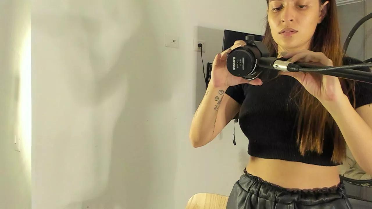 Offline rossaquenn on Cam4