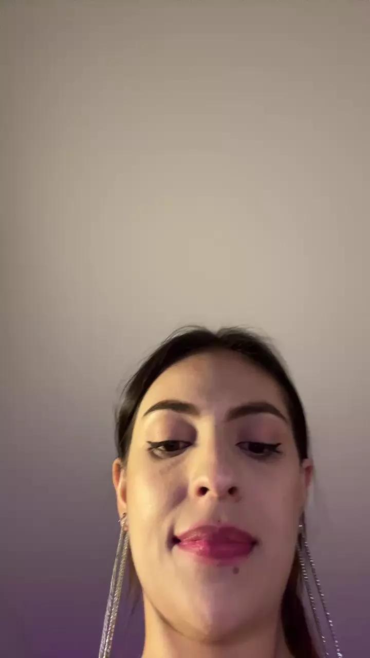 Offline rossaquenn on Cam4