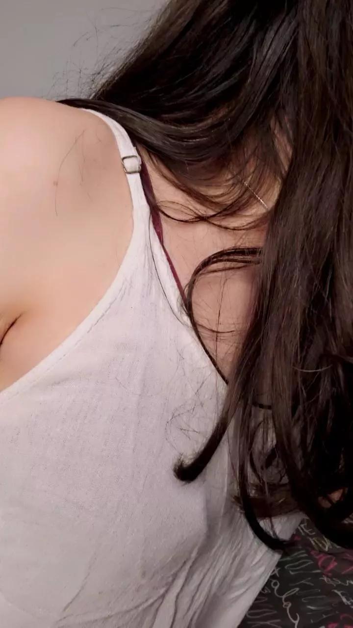 Roxannepiggy on Cam4 