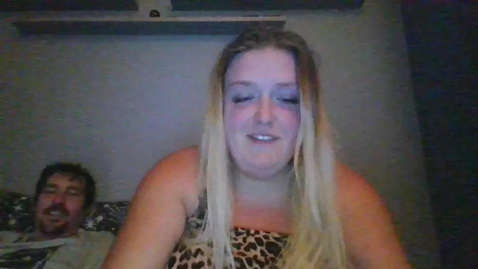 RoxLeviXoxo on Cam4 