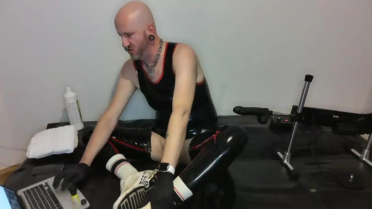 Offline rubber_skate on Cam4