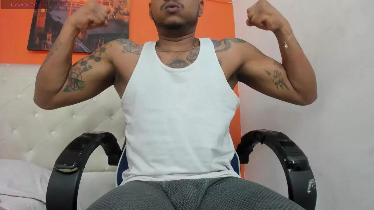 Saipadpuer30 on Cam4 