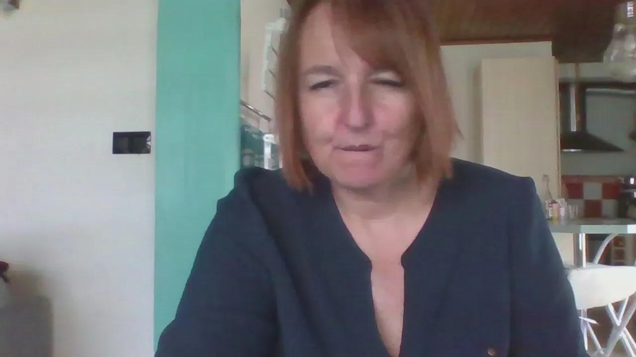 Offline SandElle on Cam4