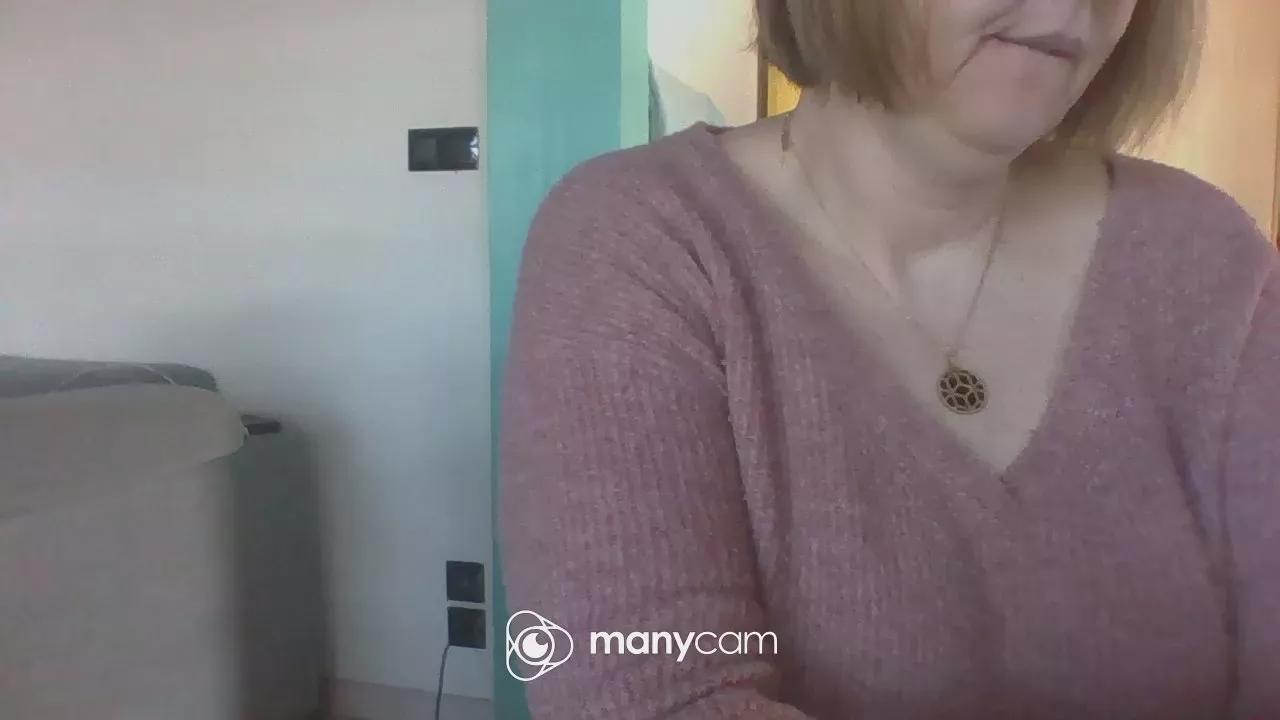 Offline SandElle on Cam4