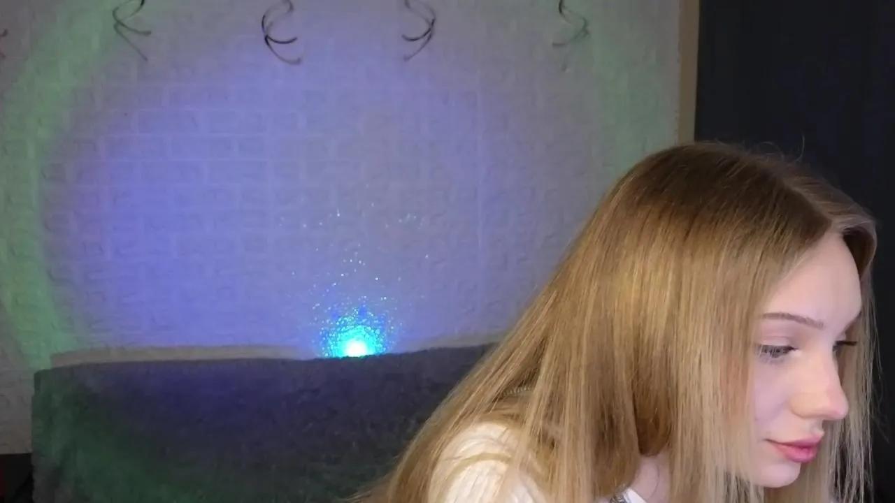 Offline SandraSanvee on Cam4