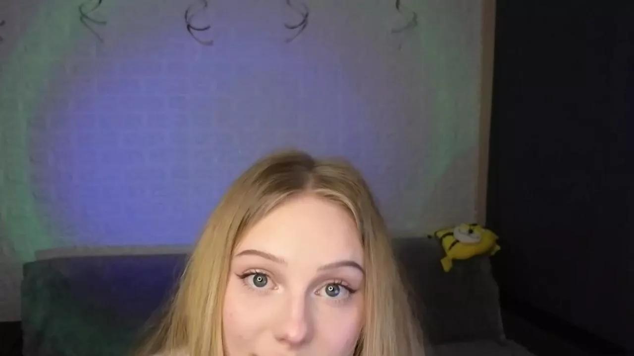 Offline SandraSanvee on Cam4