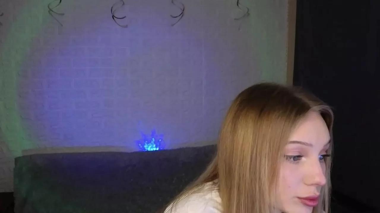 Offline SandraSanvee on Cam4