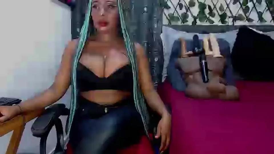 sara_greyx on Cam4 