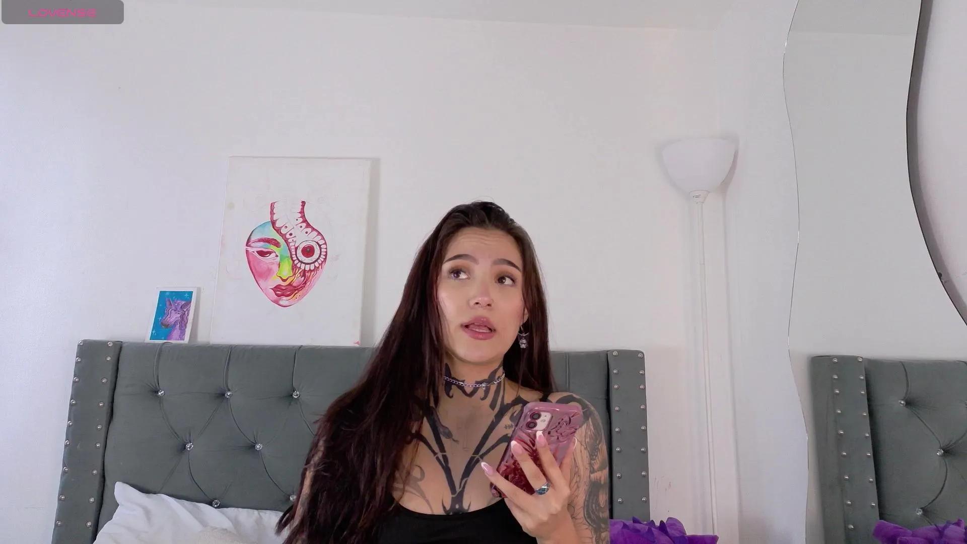 Offline sara_queen9 on Cam4