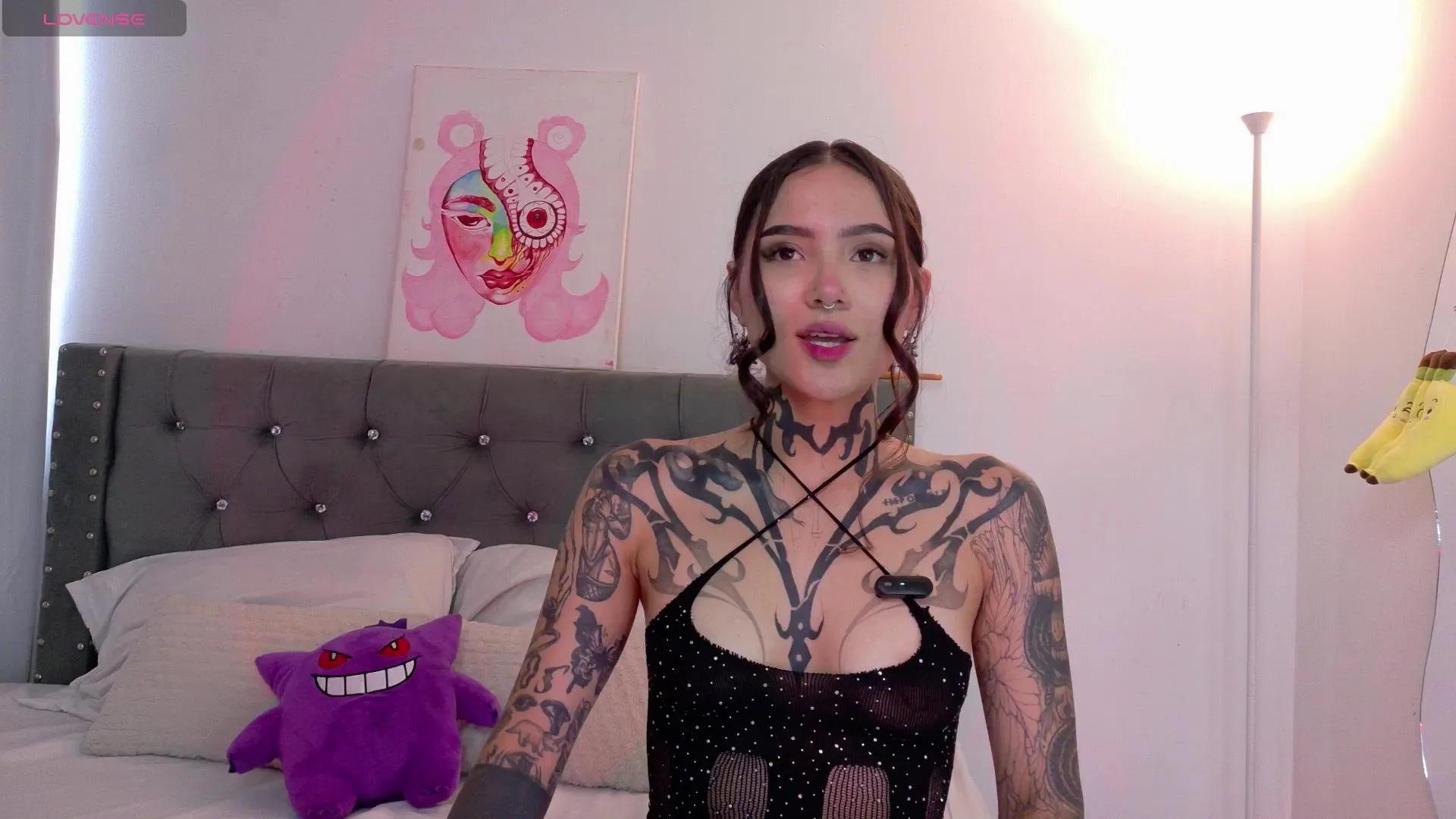 sara_queen9 — Freechat on Cam4