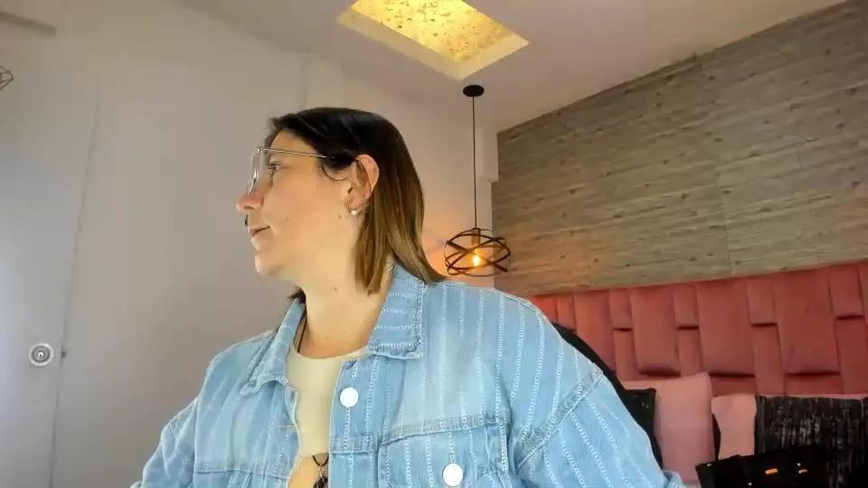SarahDeyvis on Cam4 