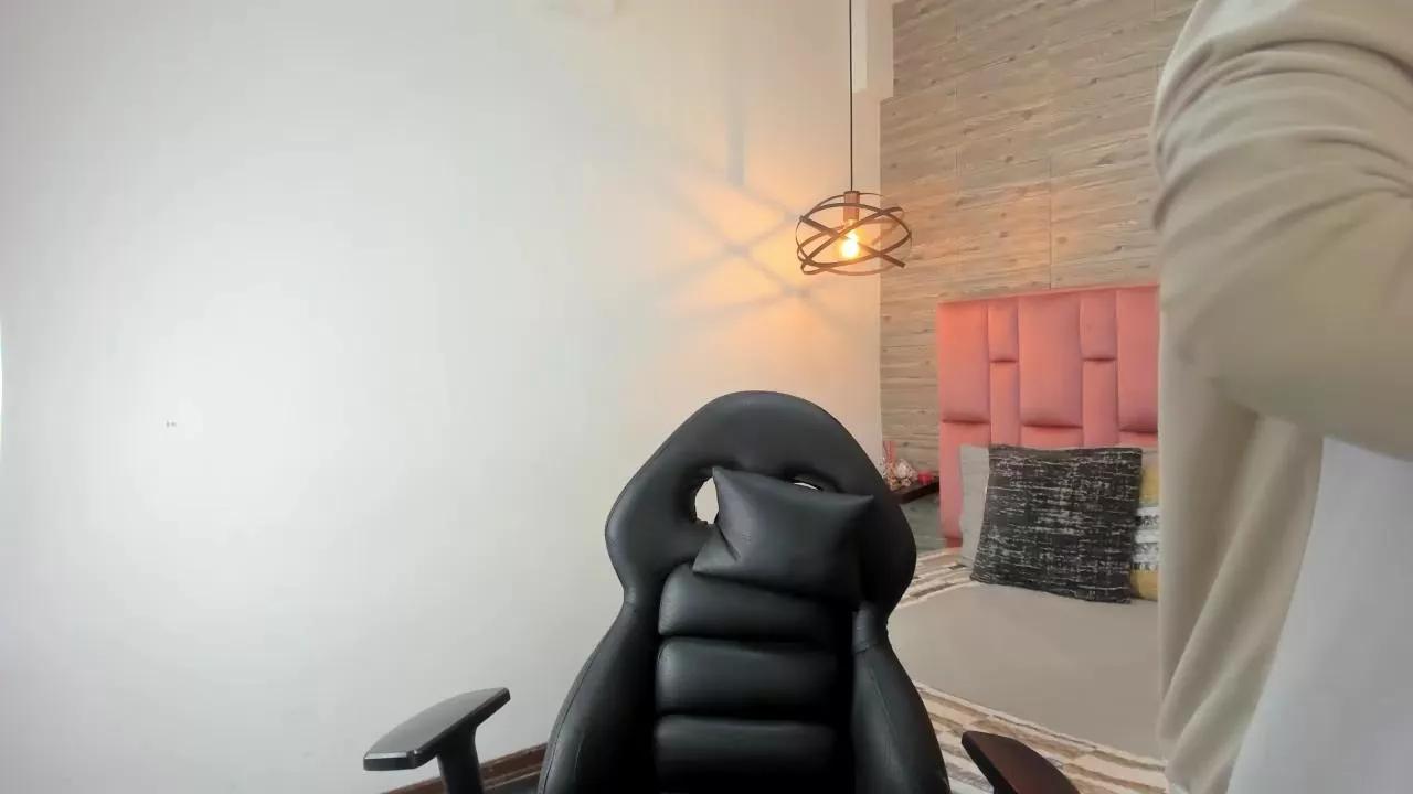 SarahDeyvis on Cam4 