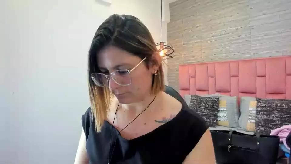 SarahDeyvis on Cam4 