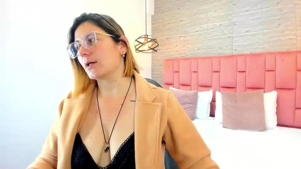 SarahDeyvis on Cam4 