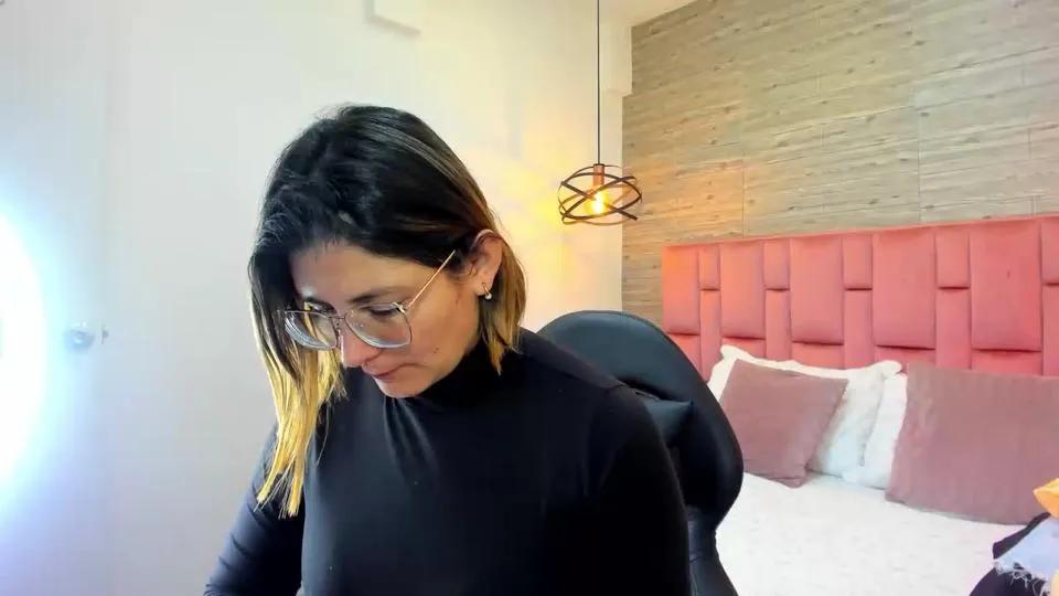 SarahDeyvis on Cam4 