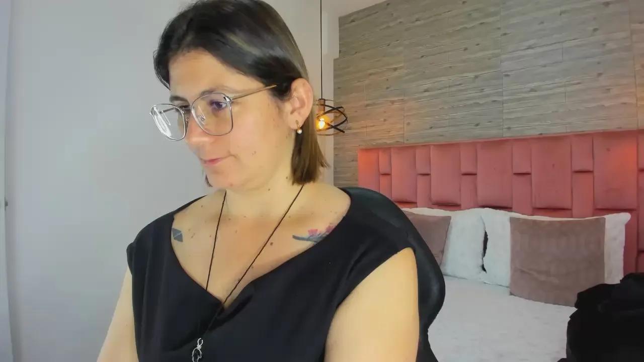 SarahDeyvis on Cam4 