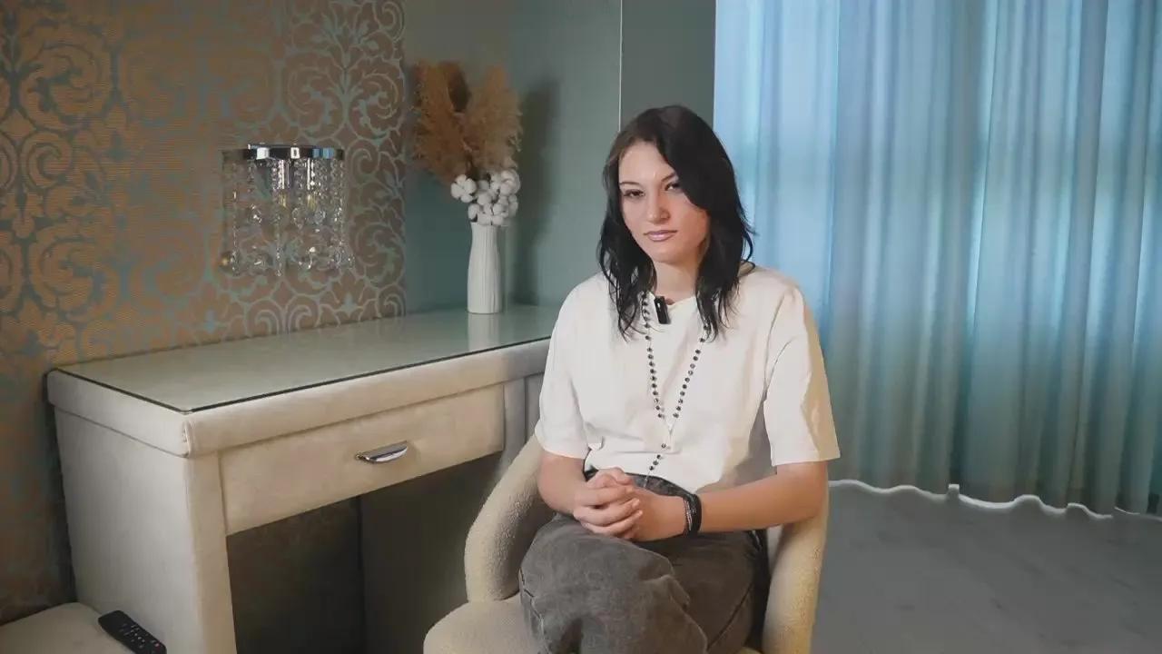 SaranGerosa — Freechat on Cam4