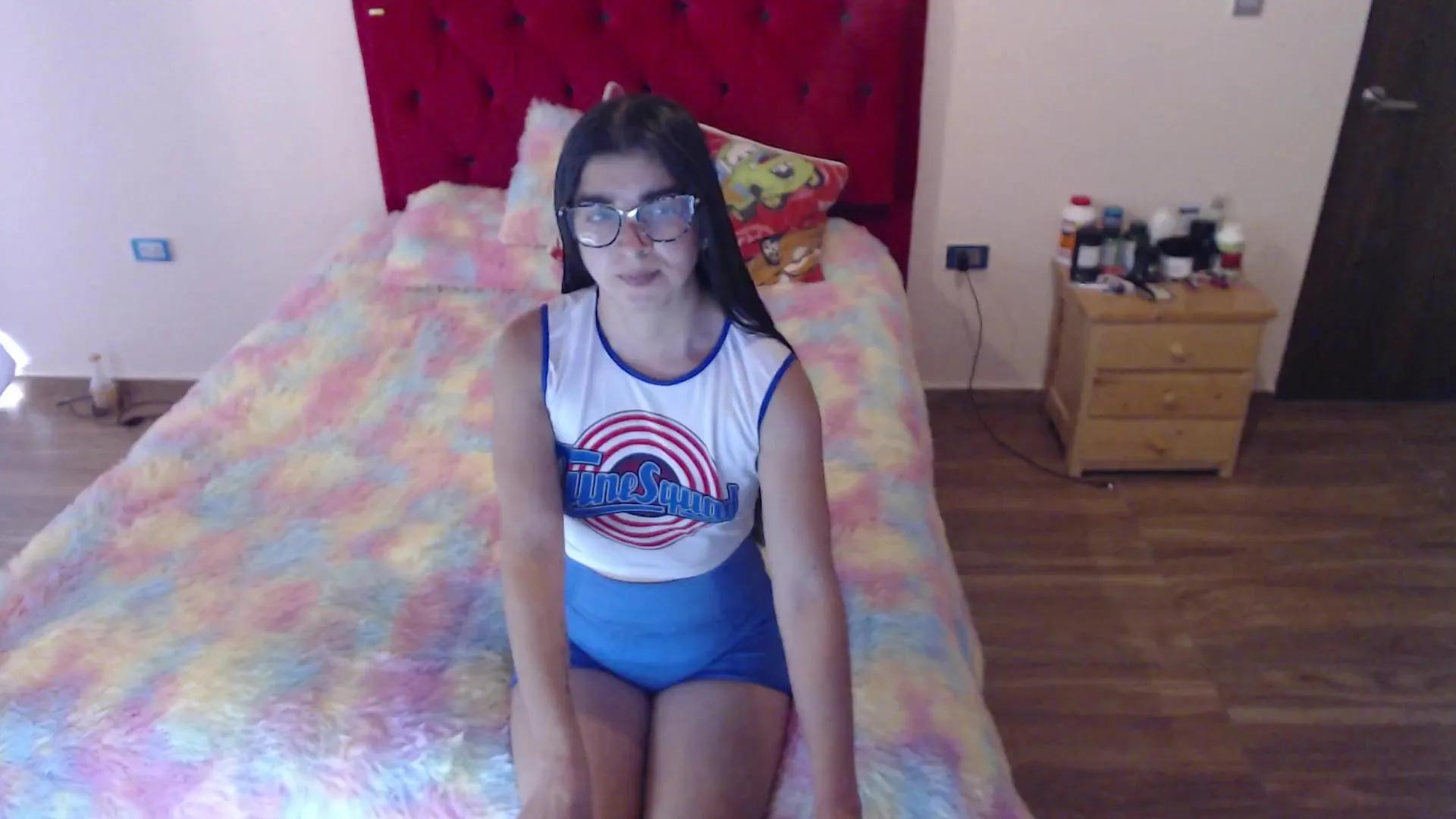 saray_honey on Cam4 